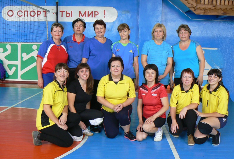 Турнир по волейболу «Молодость против опыта» прошел в Курманаевке
